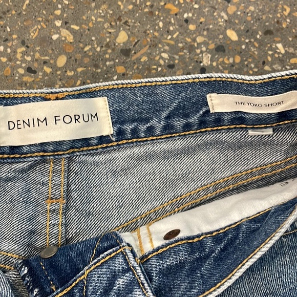 Denim Forum size 25 the Yoko short - Picture 2 of 3